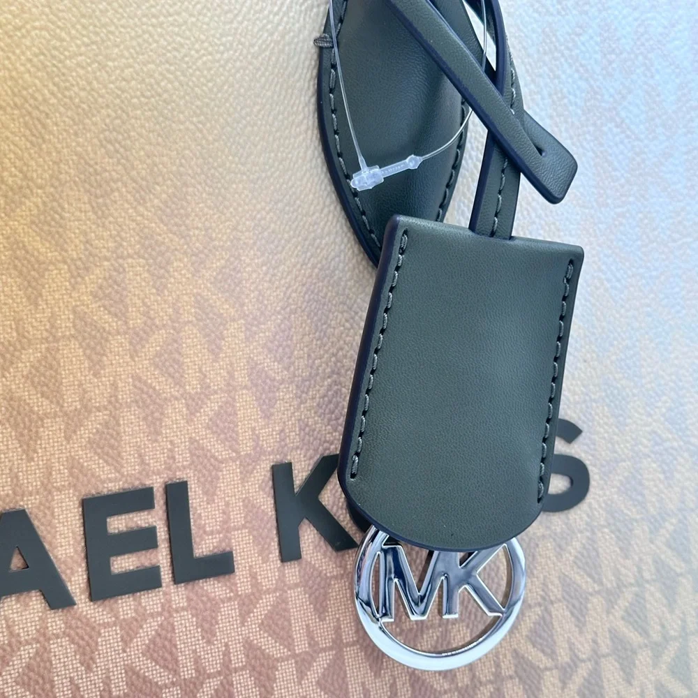 MICHAEL KORS
Mirella Medium Ombré Signature Logo Tote Bag Olive Combo color - Picture 7 of 16